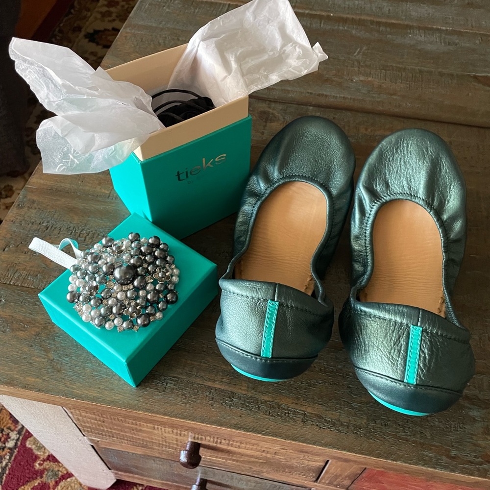 BNIB Limited Edition Tahitian Pearl Tieks with topper, box and accessory bag
